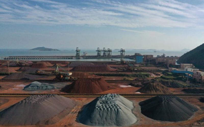 رشد واردات سنگ آهن چین/  چین در 9 ماه 784 میلیون تن سنگ آهن وارد کرد